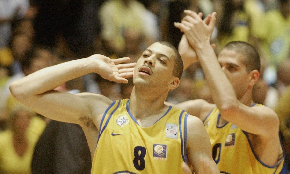 Anthony Parker: 1804 points in (15,8 avg).He’s in this thread only because of his 2000-01 Suproleague season which is his only season in FIBA era. Averaged 14 points in 24 matches that season and 16,3 points in 90 matches for the rest of his  @EuroLeague career in modern era.