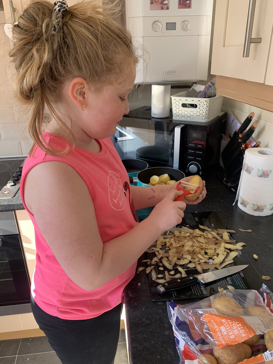 Haylo_xx's tweet photo. @HighStPrimary Elsie Barton year 4. Lots of art and crafts done last week. And some cooking too! https://t.co/4t6HpVjWhB