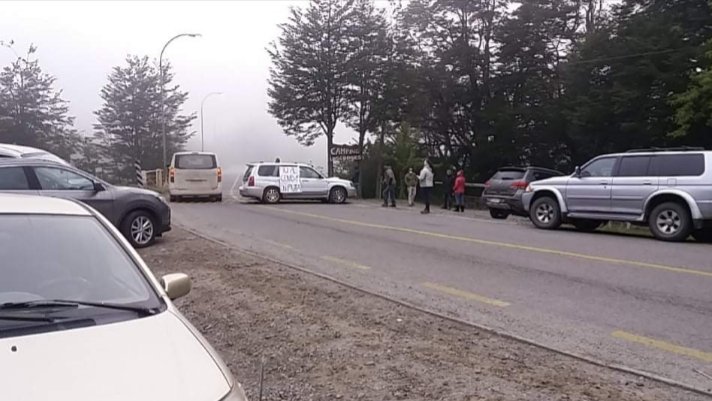 🔴#AHORA habitantes de #Futaleufú cortan acceso al pueblo en sector puente espolón ruta CH231 #cuarentena #Covid_19 <a href="/TTILosLagos/">TransporTeinforma Región de Los Lagos</a> <a href="/moploslagos/">MOP Los Lagos</a> <a href="/nicocespedes/">Nicolás Céspedes Morales</a>
