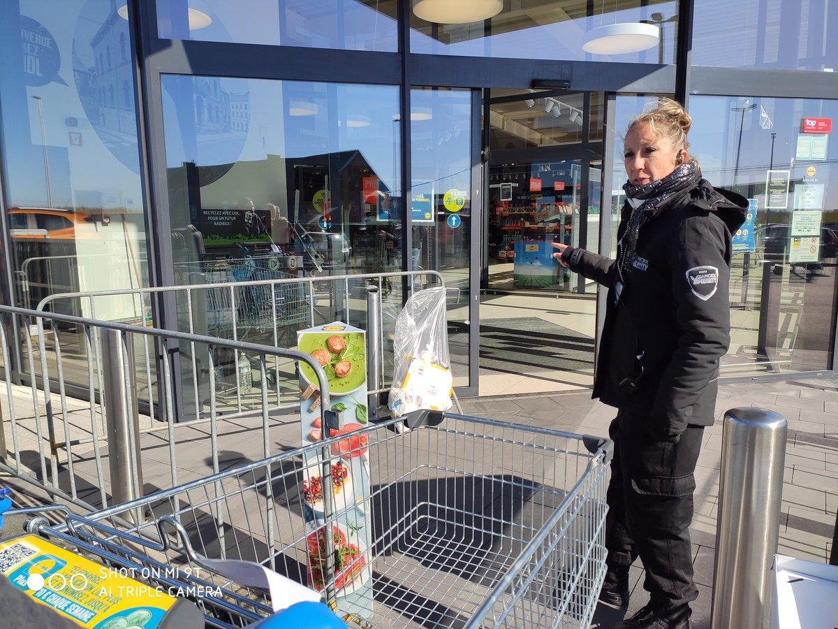 GillanMoniotte's tweet photo. Portrait d'une employée d'un service de gardiennage au Lidl de Florennes @CanalC_TV https://t.co/6HgrZfylNi