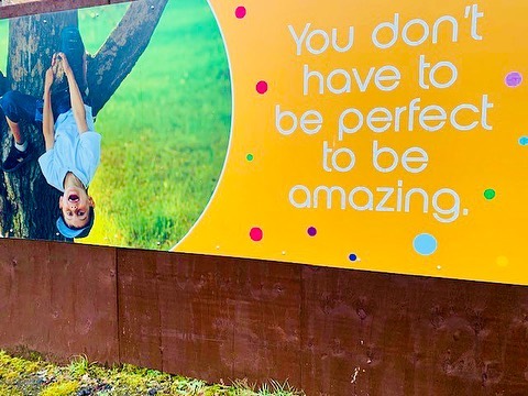 KibbleGroup's tweet photo. Have a read at some #positivequotes that can be found around our campus 😁🌈 Hoping it helps you smile this sunny morning ☀️ #kibbleinspires🤝 https://t.co/vwjHzkavMs