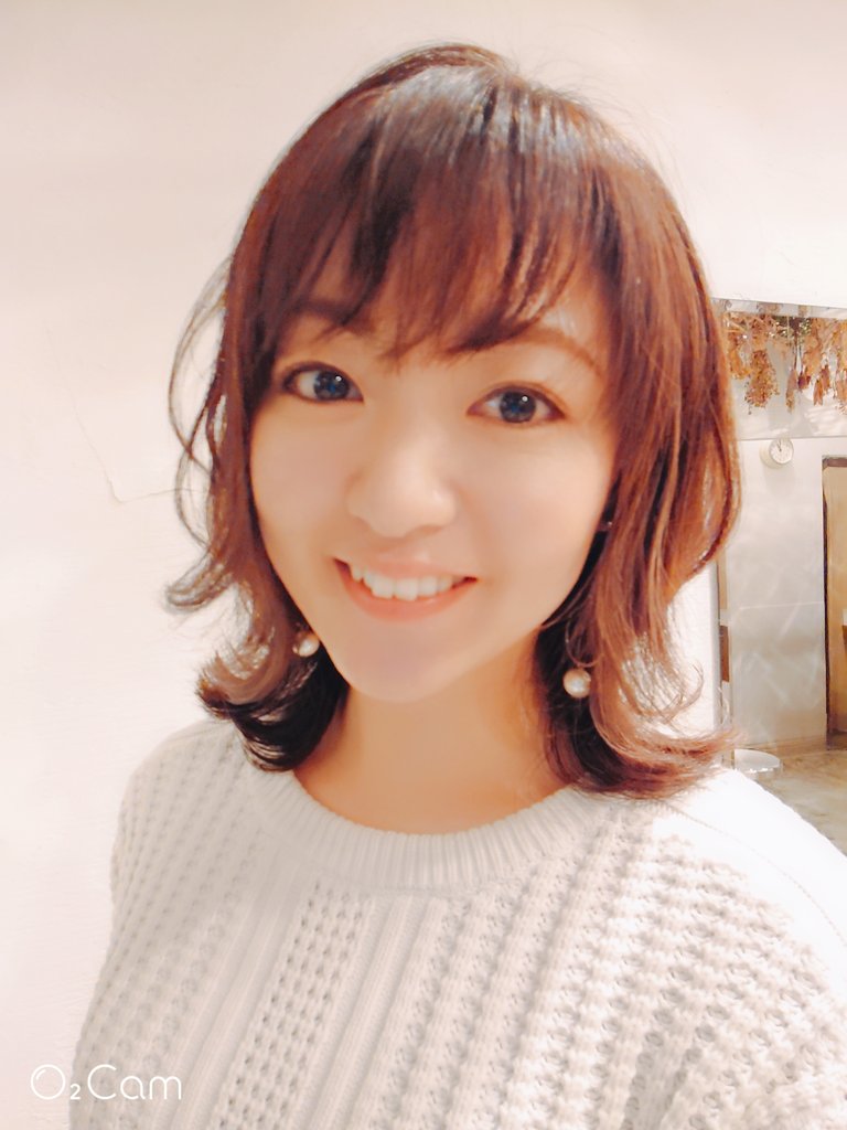 斉藤綾香 Saito Ayaka على تويتر いつも春に来る髪型変えたい欲が満開になりました 笑 いつもお願いしてるりょうちゃん たくさんのワガママを聞いてもらって 本当にありがとう 伸ばしてたけど 舞台のためにレイヤード入れたので伸ばしやすくするため切りまし