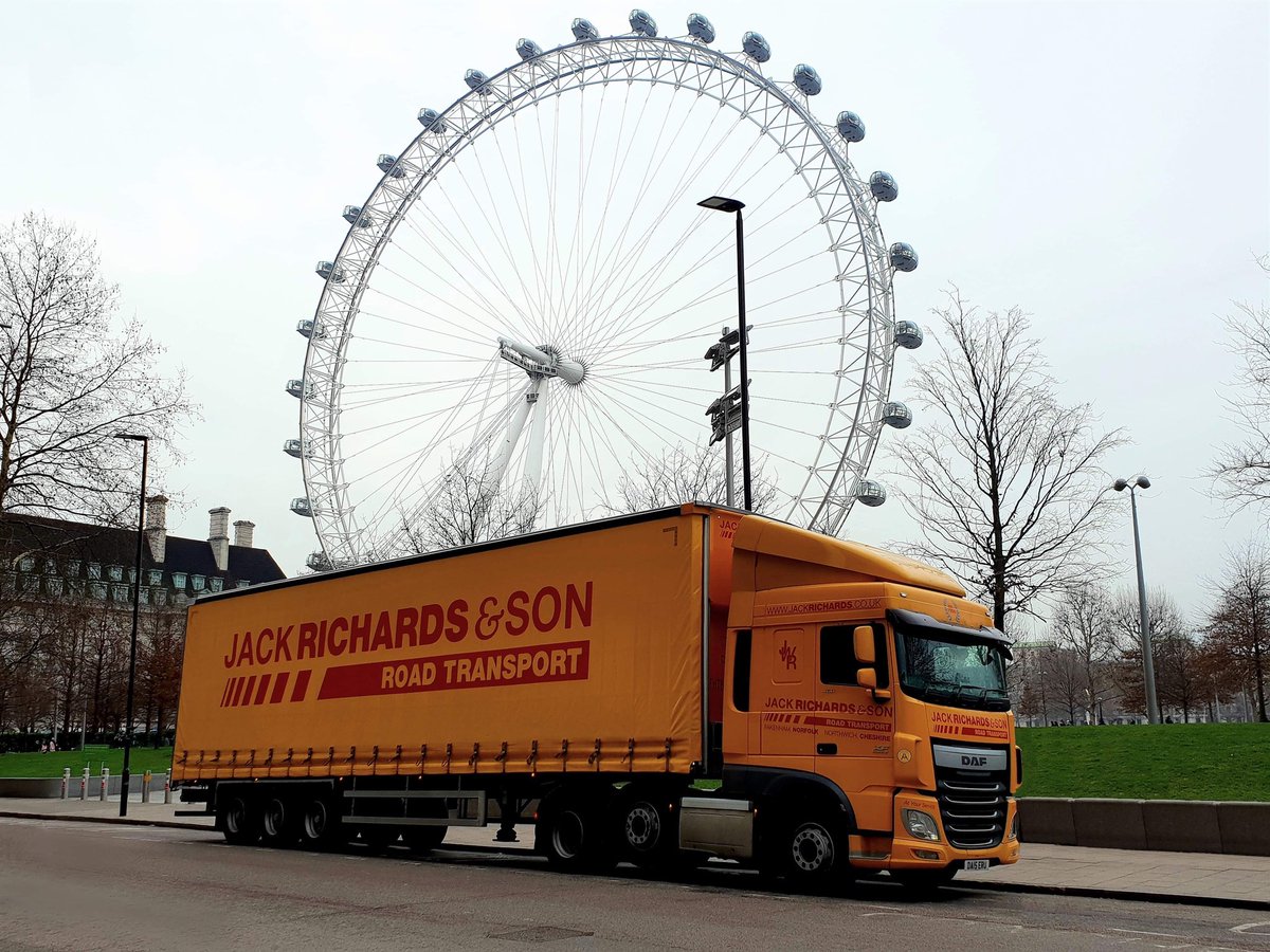 JackRichards_UK's tweet photo. Happy Monday to you all. 

Let’s get to work, supplying the U.K! 💪🏽👍🏼

Thanks for the photo Alex. 

#HaulageHeroes #InThisTogether https://t.co/4gaxt6Bks9