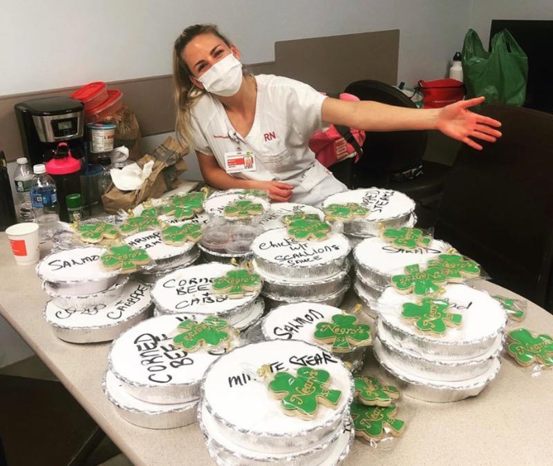 MattWendorff's tweet photo. May God Bless AnnMarie Neary Bergwall and Neary's for providing meals to my beautiful neice and all the nurses on the front lines providing the best care to their patients! You are my hero! @NicoleKaps2 @hodakotb #nypresbyterian #myhero #Neary's @TODAYshow https://t.co/jSZ2XbtAoM