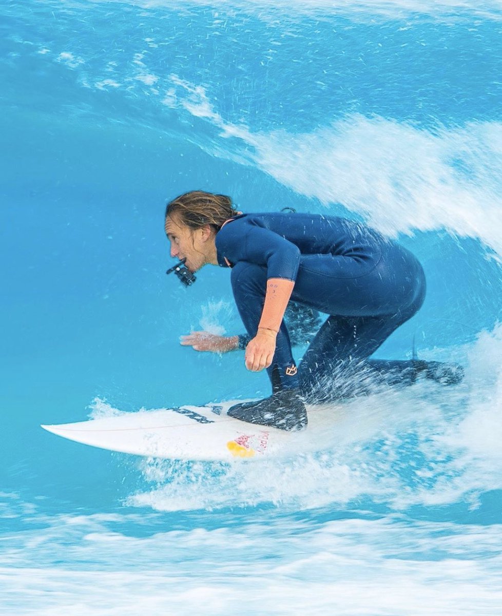 WavemakerNick's tweet image. Amazing shot of Justine DuPont in my back yard. So so desperate to go back to my field of dreams. Anyone else? @justinedupont33 #surfing  #surf #wavepools @TheWave @TheWaveBristol @ISAsurfing
