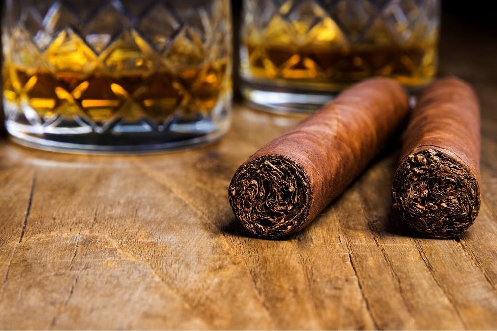 dopoutcom's tweet photo. My #cigar and a #whiskey! Please... #dopout @dopoutcom https://t.co/5eV5kpfkgc