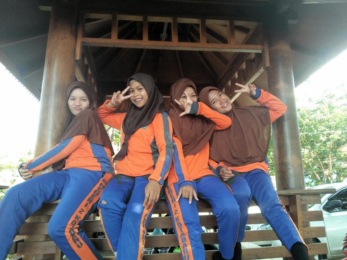 MiRhmn's tweet photo. #6Friends Cukup ber-4 aja untuk seumur hidup 💛 https://t.co/DJLbcCYqRS