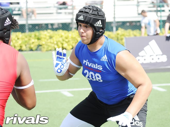 MikeTSinger's tweet photo. Rivals is releasing its first top 100 list for the 2022 class this week, revealing 20 prospects per day.

Included in Monday's release is a five-star Florida OT who raved about #NotreDame in our recent interview.

More here: https://t.co/zOGNxLgSoe https://t.co/T5QU20wQXY