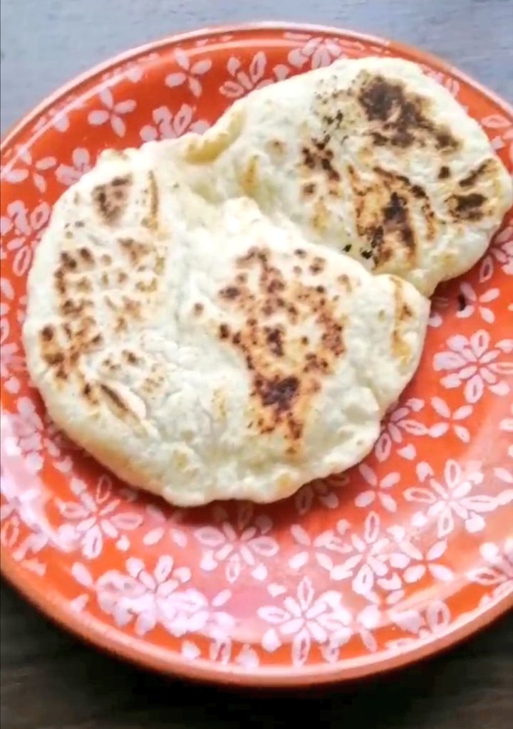 ZoeParamour's tweet photo. I made flatbread! Just yoghurt and flour. I don't know how it works but it works and it's delicious! https://t.co/hOAplvm6FC