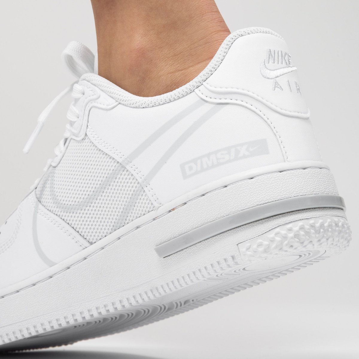 titoloshop's tweet photo. combining the Air Force 1 with React cushioning technology results in the Air Force 1 React D/MS/X ⚪️ Now available in „White“ ➡️ https://t.co/fCW2svgXnE
US 4Y (36) - US 7Y (40)
style code 🔎 CT5117-101
#nike #airforce1 #af1react #airforce1react #white
#titolo https://t.co/XqcwDtBAmK
