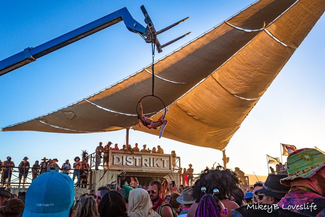 Who else wishes they were at #DISTRIKT ? 🔥 #burningman #burningman2019 🔊🎉🖤🕺🎧🎶💃🏼🎊⁠
