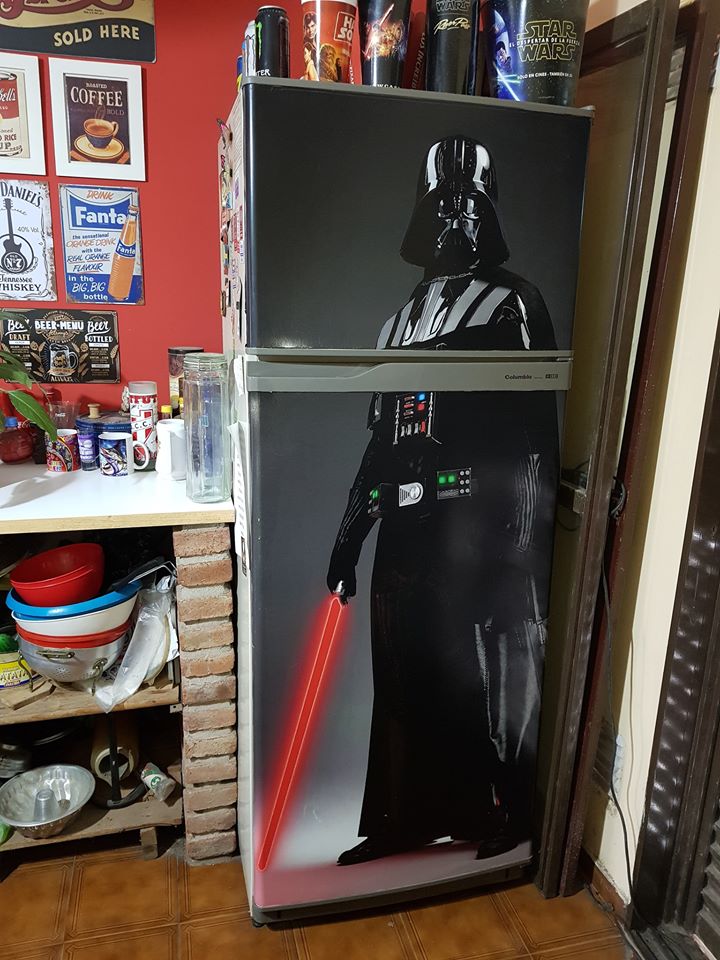 StarWarsEs's tweet photo. La nevera que querrías tener en tu casa https://t.co/HC6xd7YqUD