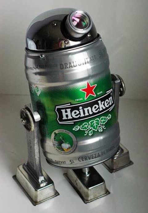 StarWarsEs's tweet photo. Este droide de protocolo si que te ayuda a dominar más de seis millones de formas de comunicación https://t.co/r11fw5nS8n