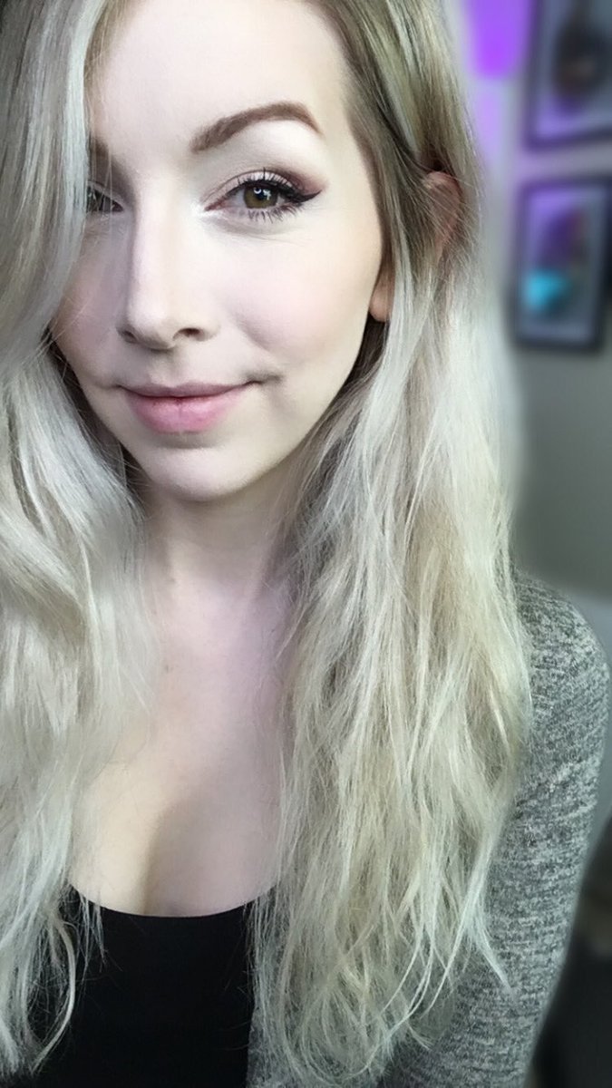 ItsBwittany's tweet photo. Happy Monday! We’re starting stream with Detroit and maybe beating it today. I expect to get the worst ending 👍 we’ll jump into AC after if we have time! 

🌟https://t.co/1aLhJuixVK https://t.co/XCozulxydl