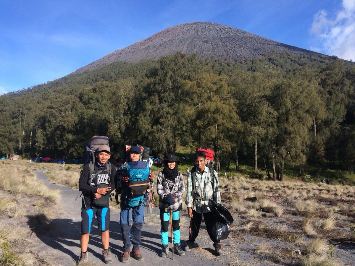 dimaaspram's tweet photo. @ayreerey @Gadhang_rikad @wahyufebri 
📍: kalimati, gn. semeru
#harumahameru https://t.co/umvTskKBu9
