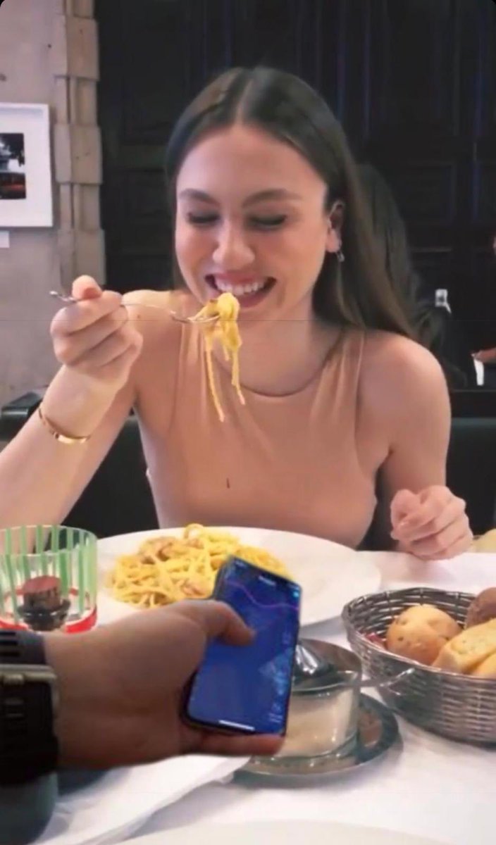 Anlıyorum ve umursamıyorum sikerim sizin evlilik merakınızı şimdi