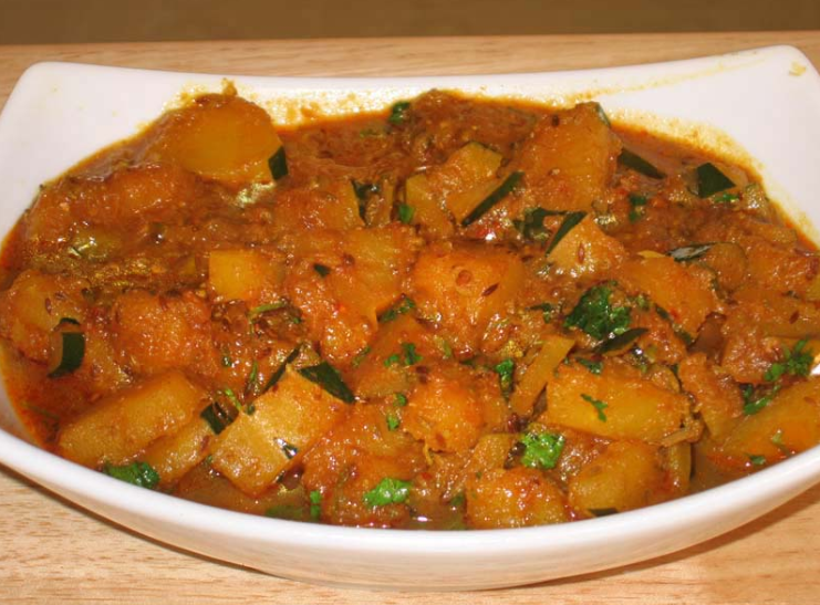 Jaz_quickrecipe's tweet photo. Have you ever tried a dry #butternut squash #subji just cooked with some potatoes+tomatoes+onions+chillies and there you go!! https://t.co/UTDhc4YtxL