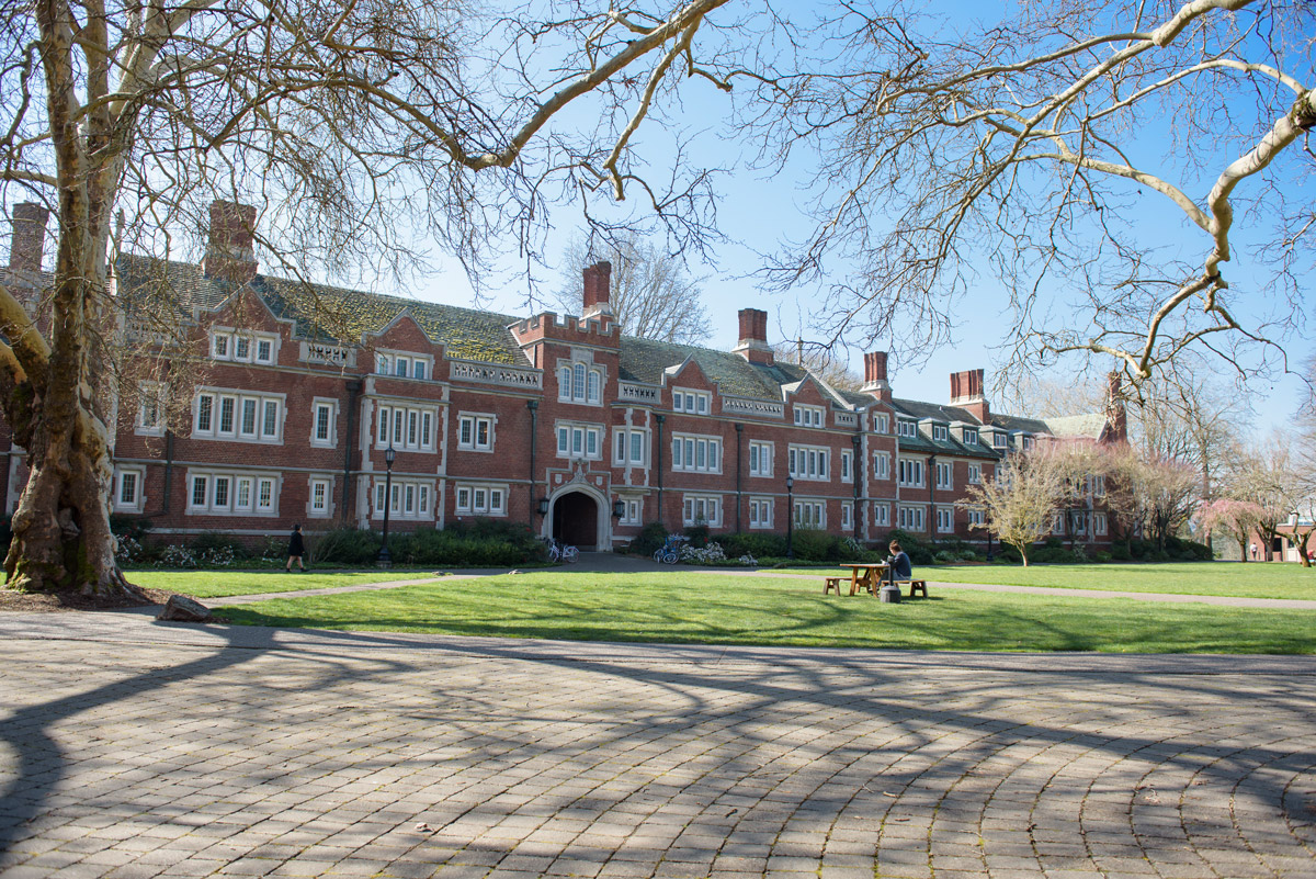 Reed_College_'s tweet photo. Classes are back in session today, and a lot has gone on behind the scenes to lay the foundation for online courses and student support. Read about how professors, students, and staff have come together to learn and work in the era of social distancing. https://t.co/eaHgWSOraO https://t.co/GpTmWCbipc