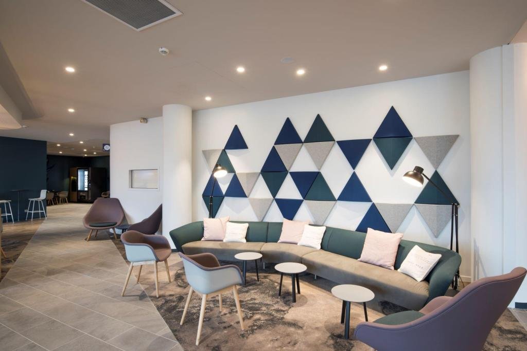parishotels8's tweet photo. Holiday Inn Express Paris - CDG Airport https://t.co/ZJqSJZnsFp  #HotelParis #Paris #HotelParis https://t.co/np9rVTAf4r