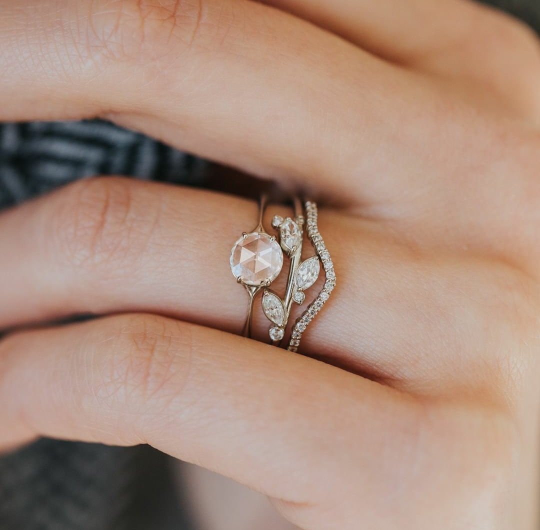 mnweddinglover's tweet photo. Anillos delicados y llenos de mensaje de @melaniecaseyjewelry https://t.co/zmTuV067by