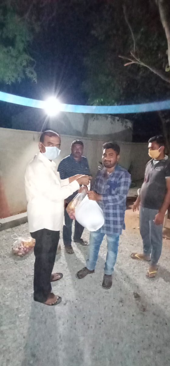 JitendraBaghel_'s tweet photo. #गुजरात के #देवभूमि_द्वारका जिला कांग्रेस द्वारा खाद्य सामिग्री किट का वितरण.....

#कांग्रेस_के_सिपाही https://t.co/Ejcptha19s