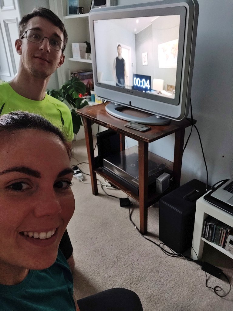 MartaCampillo_'s tweet image. Ready for #superCircuits with @MPGibbins!💪  #StayHome