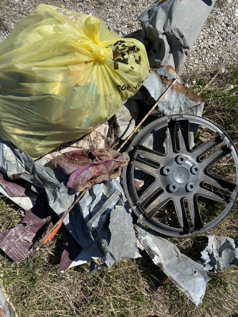 CoachKTigerette's tweet image. Anyone from Schuyler missing a hat? #roadsidecleanup