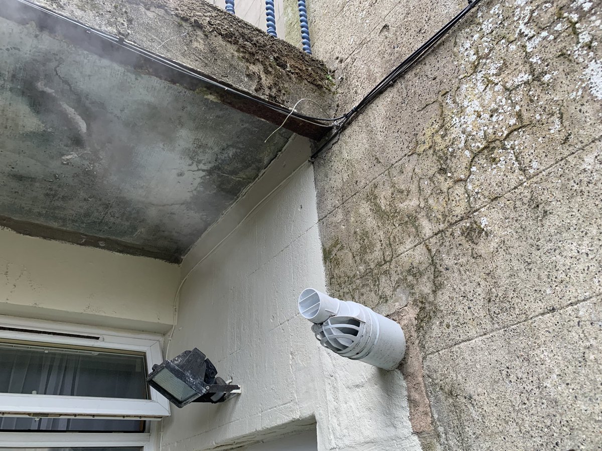 seanbrownplumb's tweet photo. Unsure the reason this ones been fitted like this apart from the installer had no measuring tape or hacksaw 🤷‍♂️ #plumber #heating #boiler #badinstall #cowboy #gassafe https://t.co/IslikRcaiZ