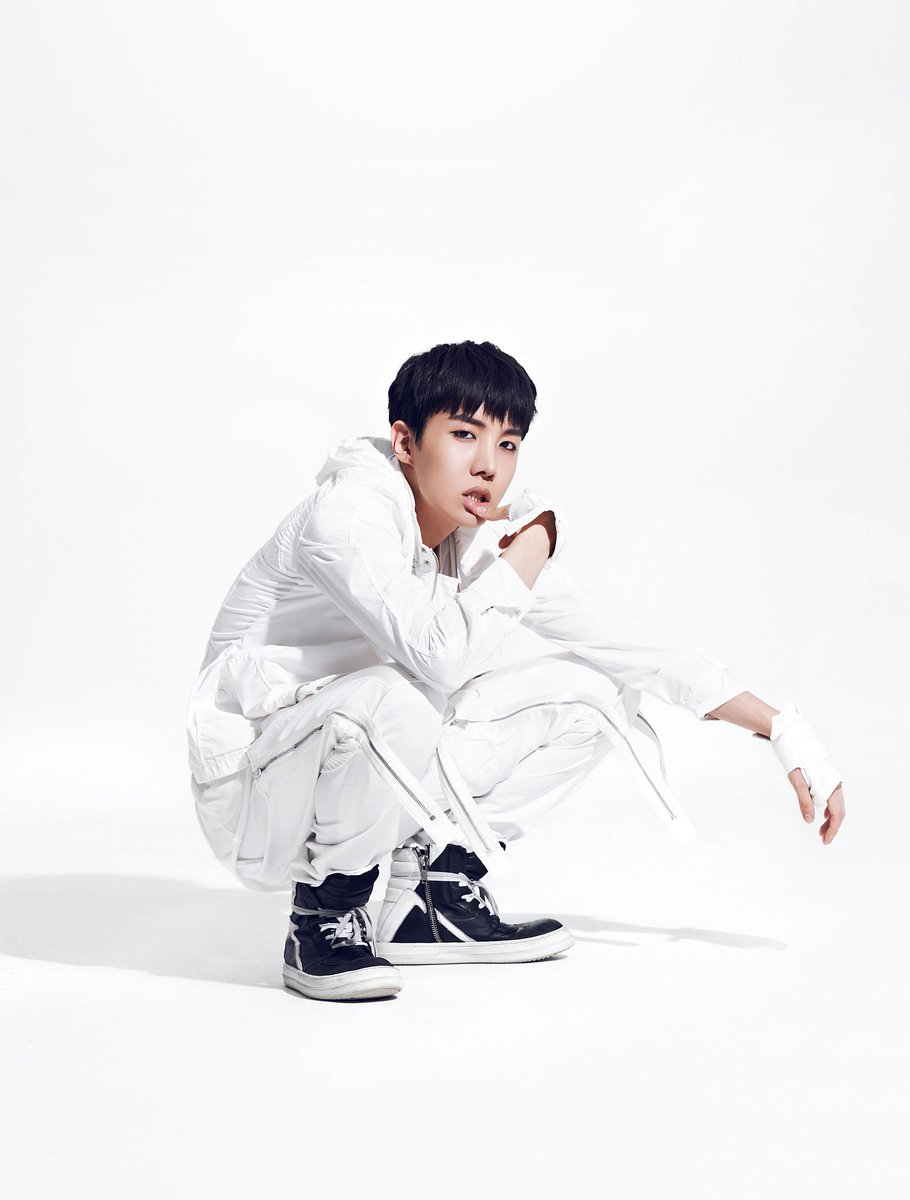 softjinni3's tweet photo. Moots ¿ya vieron a este nene?
ES PARTE DEL NUEVO GRUPO LLAMADO BANGTAN SONYEONDAN
SU NOMBRE ES JUNG HOSEOK Y SOLO TIENE 19 AÑITOS JSJSDU CORRE EL RUMOR QUE ES EL BAILARÍN PRINCIPAL,RAPERO, VOCALISTA Y COMPOSITOR ES PRECIOSO AYUDA SJSJ

#NoMoreDreamIsComing
@BTS_twt https://t.co/OtQVDYBU5G