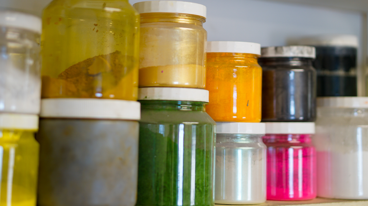 TriArtMfg's tweet photo. We use only the finest artist quality pigments for our paints. We have perfected the art of pigment grinding and dispersing. This is why our products are more saturated, have higher staining capabilities and have superior lightfastness.

#triart #madeincanada #artsupplies https://t.co/xoYwjQe1TN