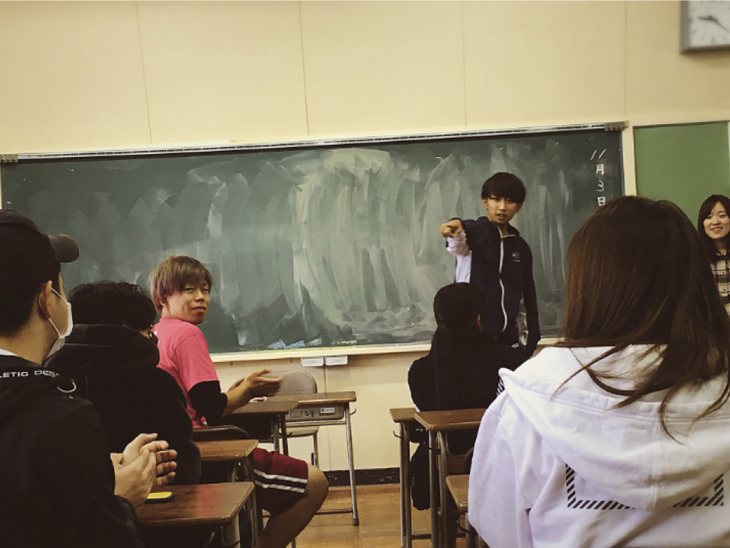 gachibunkasai's tweet photo. この��生、あとでこの写真を見たときに、
「俺、先生っぽいじゃん❤︎」みたいな嬉しそうな顔していたからこんな先生にならないように気をつけようと思った教育実習生原田口でした。
#ガチ文化祭2020 https://t.co/encT7b8l79