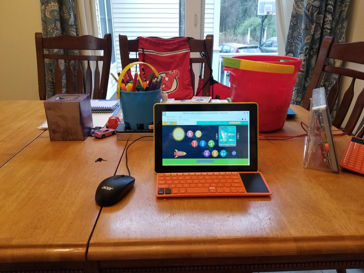 Jen_Spitz's tweet photo. We are ready for week 3 of distance learning. #WeGotThis #FHLeads @MrsPresser228 @SchwartzSickles @sicklesmedia https://t.co/mIbMQnZnYw