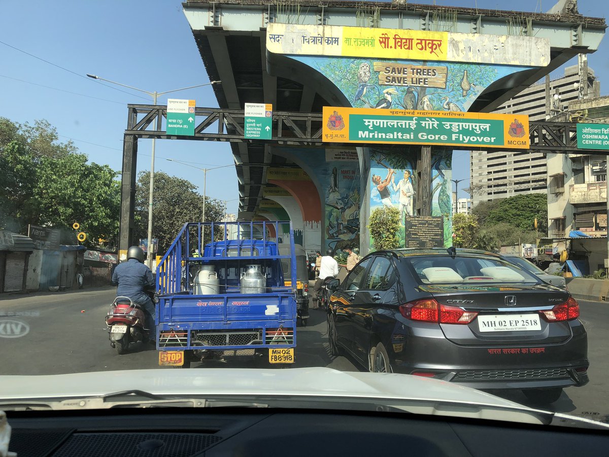 DrSanjayPande10's tweet photo. As I drive back from an Emerg surg,Biggest salute to 🙏#Police who attempt their best as frontline champions 24x7 in this hr. #100PercentLockdown is everyone’s responsibility 🙏🙏 @MumbaiPolice @DGPMaharashtra @CPMumbaiPolice @ArnabGoswamiRtv @PenduShehari @brawling_virago https://t.co/0hoxplBUJe