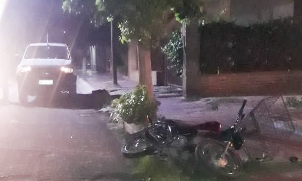 ADiarioLM20's tweet photo. Un joven hospitalizado tras sufrir un accidente en la madrugada de este lunes en #Aimogasta 

NOTA COMPLETA 👇

https://t.co/BF91RG2mHz https://t.co/of1mPhWa7w
