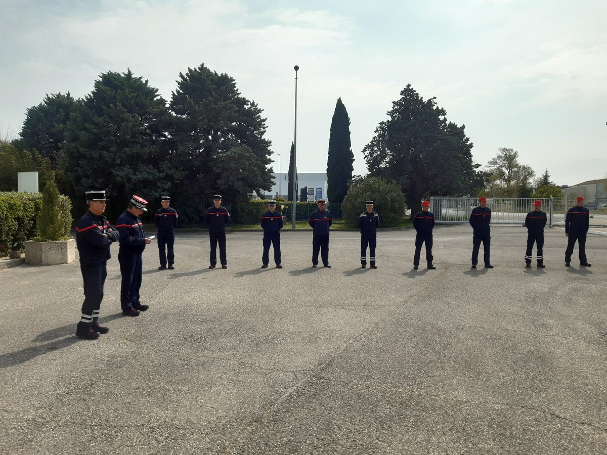 SapeursA's tweet photo. Hommage au collègue du @sdis_06, en présence des autorités du @sdis84 au CSP. https://t.co/HaY6p9uYTu