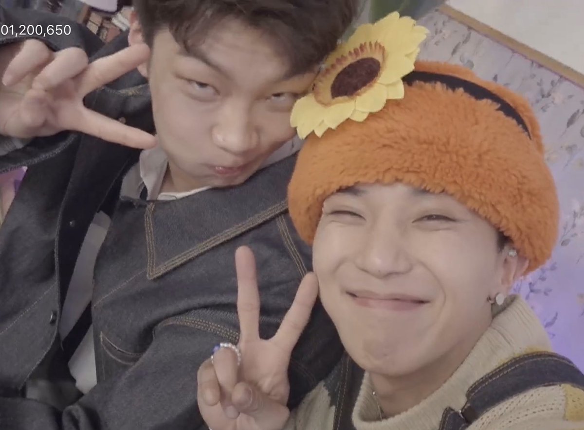 셀카🤳
#WINNER #위너 #송민호 #MINO #이승훈 #HOONY