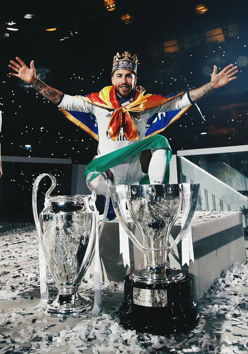 rmcfmemes's tweet photo. Capitão, herói, rei dos cartões, vilão muitas vezes...mas acima de tudo Madridista que de 34 anos,15 anos são se doando por sua equipe e apesar dos seus muitos erros, nunca foge da responsabilidade que é vestir e honrar a camisa blanca!

#FelizCumpleCapi @SergioRamos ❤️ https://t.co/AauFtzjThu