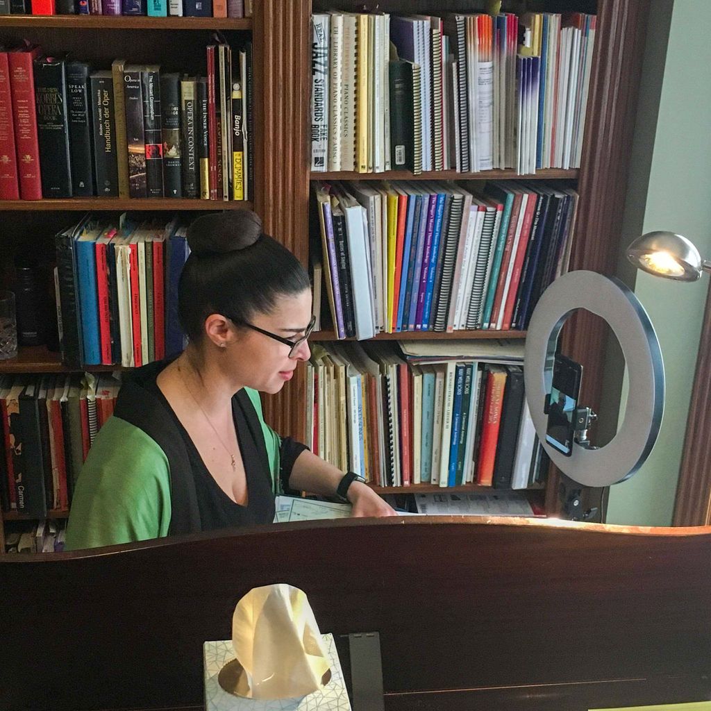 SopranoDonata's tweet image. Still working out the kinks, but ready for some more Skype lessons today #IndySoprano