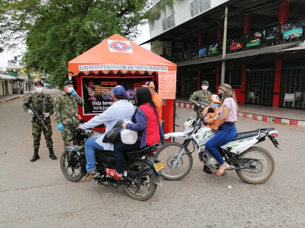 ftc_omega's tweet photo. [DESTACADO] En #VistaHermosa, #Meta, tras la contingencia por el #COVID19, nuestro #BATOT6 junto con la @DefensaCivilCo, lideran campaña de donación; con el fin de brindar ayuda a las familias más vulnerables del municipio.
#OperaciónSanRoque 
#CEO https://t.co/gvRJNR42G6