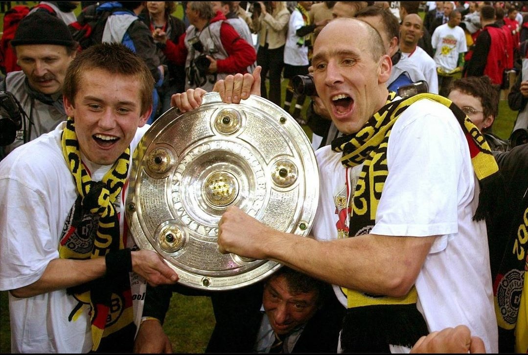 What a great picture this is. 

Happy Birthday big man Jan Koller! 