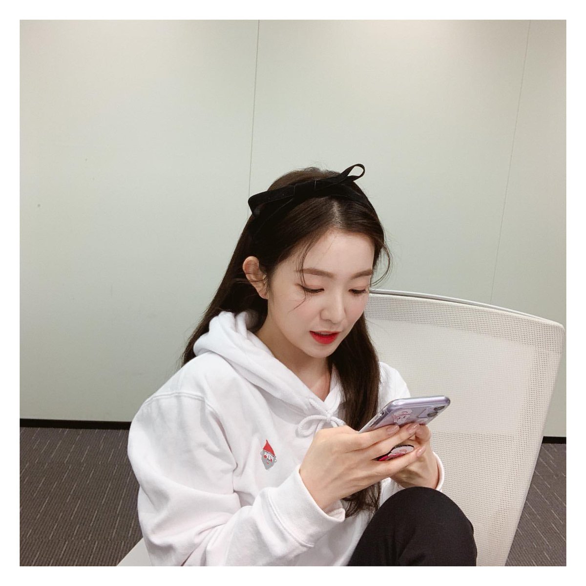 renestgrm's tweet photo. 200330 Irenestagram #RedVelvet #레드벨벳 #Irene #아이린 #RVF  (5P)

😊🎀💖

https://t.co/uDikiKYTyW https://t.co/ceuSC6iVEc