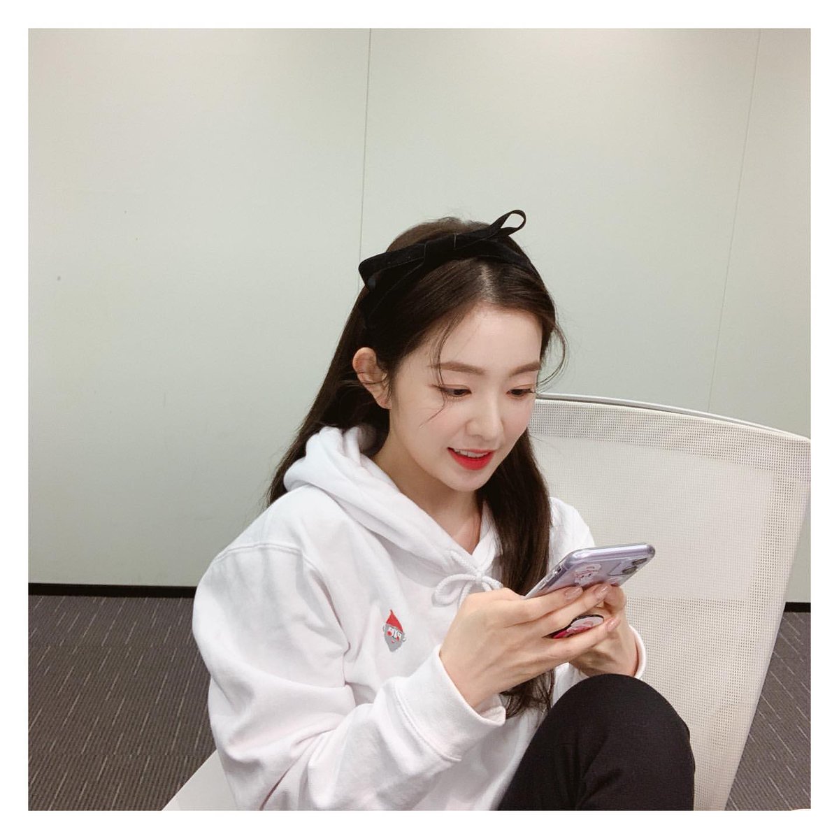 renestgrm's tweet photo. 200330 Irenestagram #RedVelvet #레드벨벳 #Irene #아이린 #RVF  (5P)

😊🎀💖

https://t.co/uDikiKYTyW https://t.co/ceuSC6iVEc