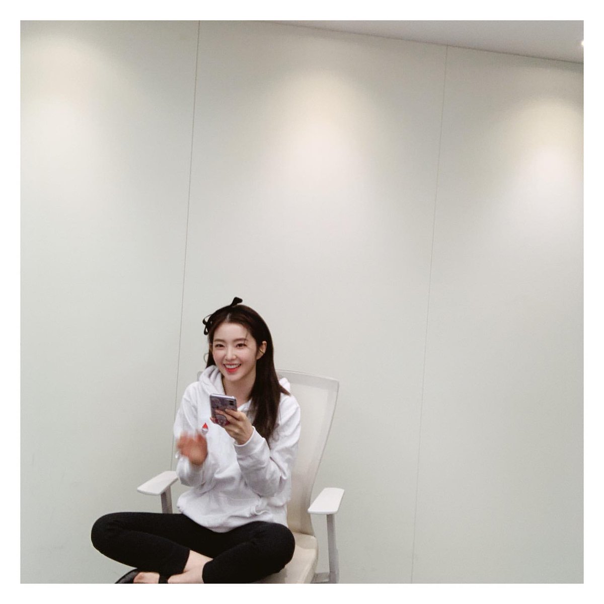 renestgrm's tweet photo. 200330 Irenestagram #RedVelvet #레드벨벳 #Irene #아이린 #RVF  (5P)

😊🎀💖

https://t.co/uDikiKYTyW https://t.co/FeQHQz6u4e