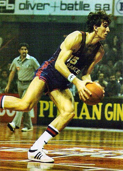 Juan Antonio San Epifanio: 2308 points in 133 matches (17,4 avg). Played in 9 seasons starting from 1981 to 1995. Highest average in a season at 25,3 in 15 matches in 1983-84.