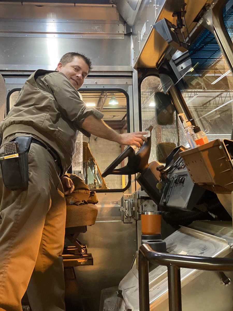 #BarrieUPS Service Provider Greg is working to keep his car sanitized. Great job! #InThisTogether 📦💪🧼