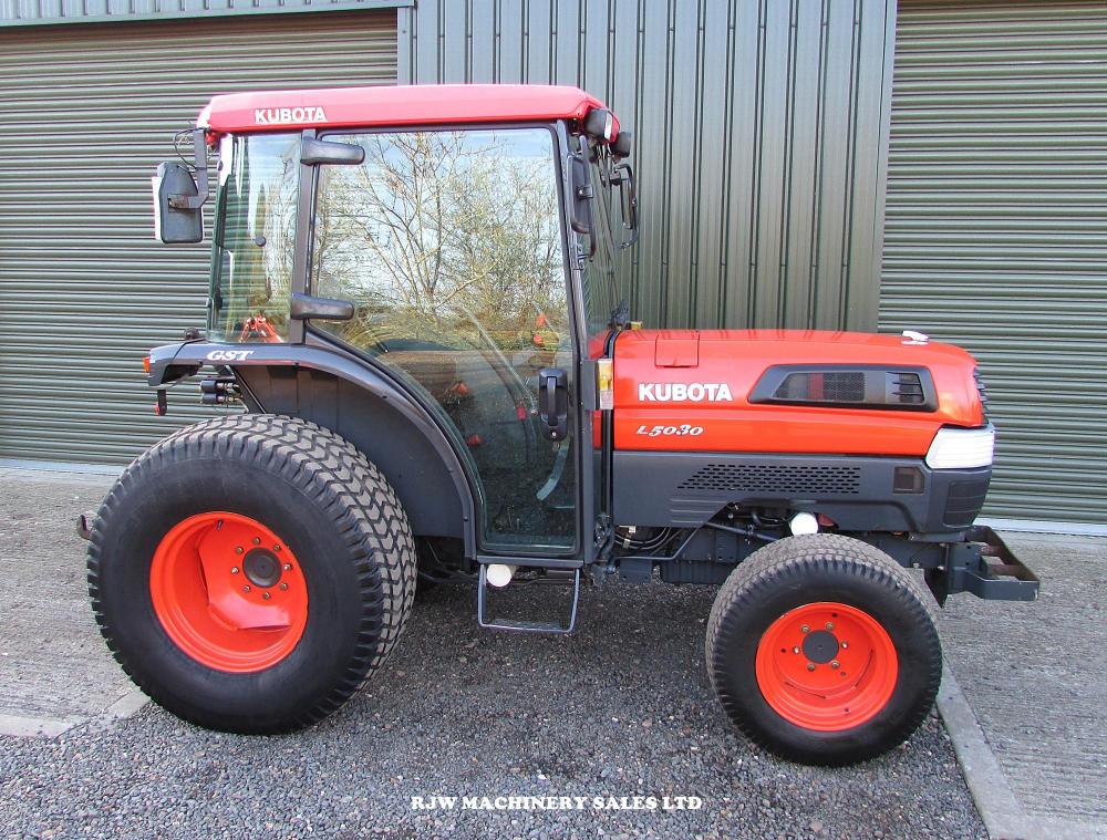 Kubota L5030 tractor, 2004 ~ 1420 hrs 50hp, glide-shift (GST) transmission, 12 forward + 8 reverse gears, 540 rear PTO, CAT 1 rear 3 point linkage with lift capacity of 1350kg, 4 wheel drive, full cab, air con, turf tyres, road registered. £11,750 + VAT
rjwmachinery.com