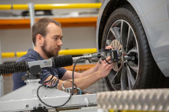 ABDynamics's tweet photo. We'd like to extend our best wishes to colleagues, customers &amp; friends across industry at this time. Having conducted a thorough risk assessment, we're pleased to announce our manufacturing, sales &amp; #support continue to operate. Read more: https://t.co/2MdRBganGZ

#COVID19
#UKmfg https://t.co/QLtzYlmHHS