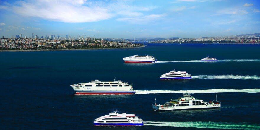AliYerlikaya's tweet photo. İstanbul’da şehirler arası deniz yolu ulaşımında;

🟢yük taşımacılığına devam edilmesi,

🔴yolcu taşımacılığı yapılan deniz otobüsü, feribot vb. seferlerin bugün 17:00’den itibaren durdurulması" kararlaştırılmıştır. ⛴❗️❗️❗️

#evindekalİstanbul https://t.co/FNbp6RhAmT