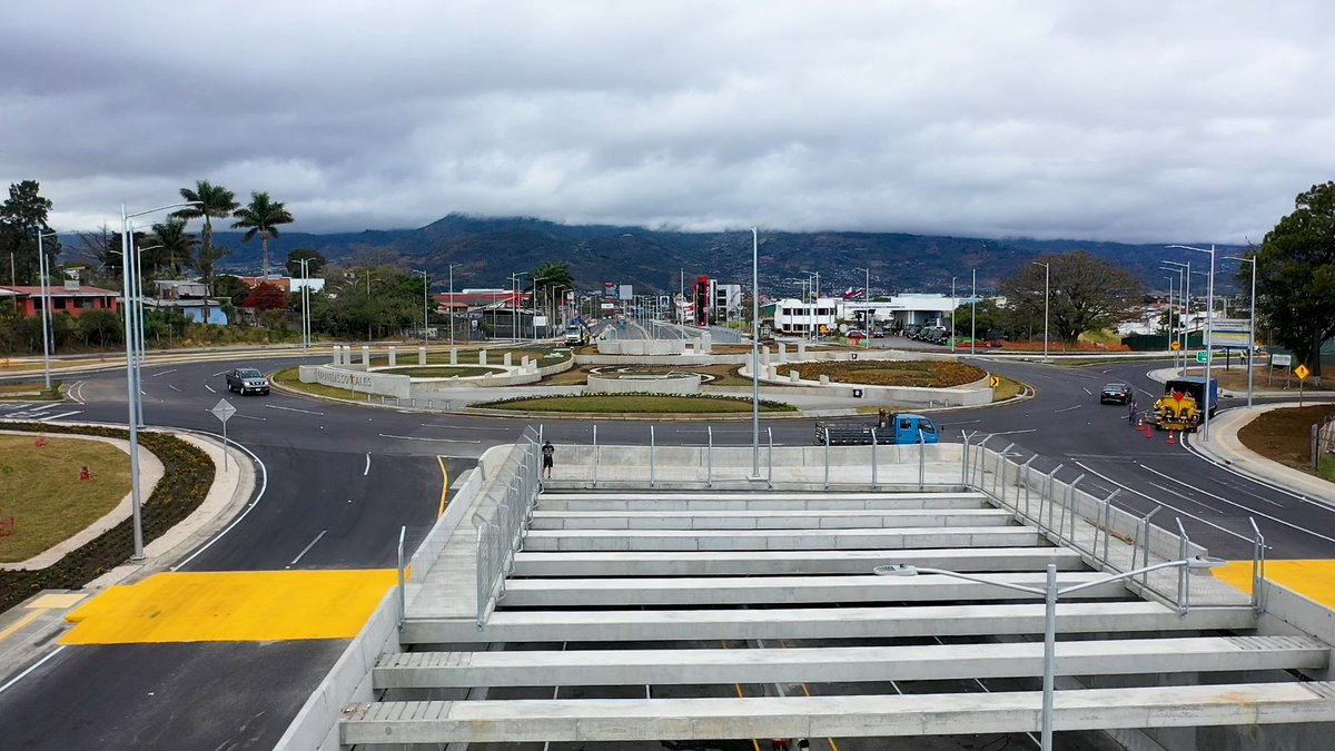 ¡Costa Rica es capaz y puede soñar en grande! 🇨🇷

Esta mañana se dio la apertura de las Garantías Sociales en Circunvalación, con seis carriles, un viaducto de 864 metros y un paso a desnivel de 550 metros, así como la remodelación de la rotonda.