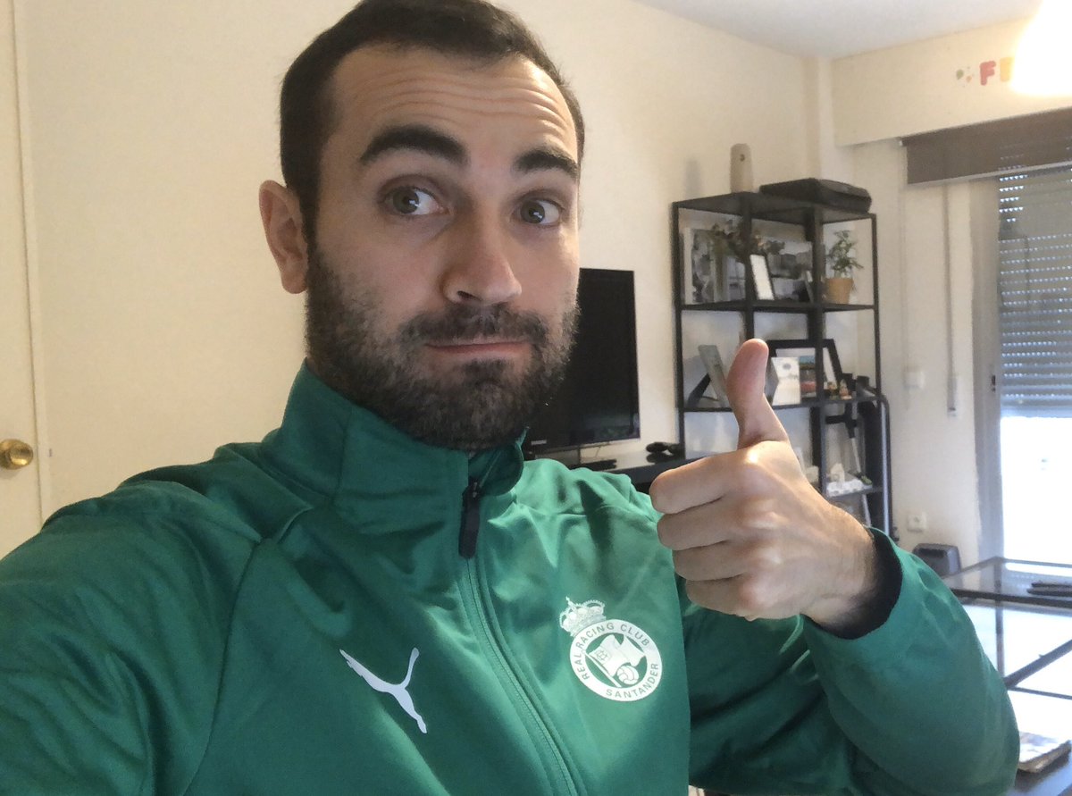AlexRF7's tweet photo. Un día más en casa, pero siempre con el Racing 💚💚!!  #MeVistoDeRacing #YoMeQuedoEnCasa https://t.co/7z6IYw6Z7k